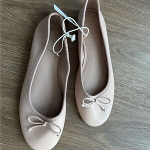 Size 6 flats (NWT)